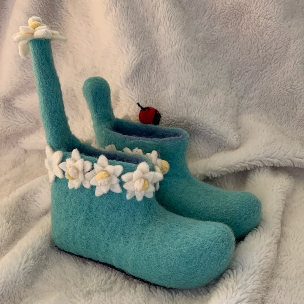 Felt booties Sew Heart Felt Designed in England edelweiss surprise slippers